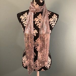 🌟 Silver sequin scarf for pop of SPARKLE  🙌🏻